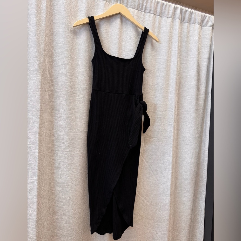Bishop & Young black wrap dress. Size small.